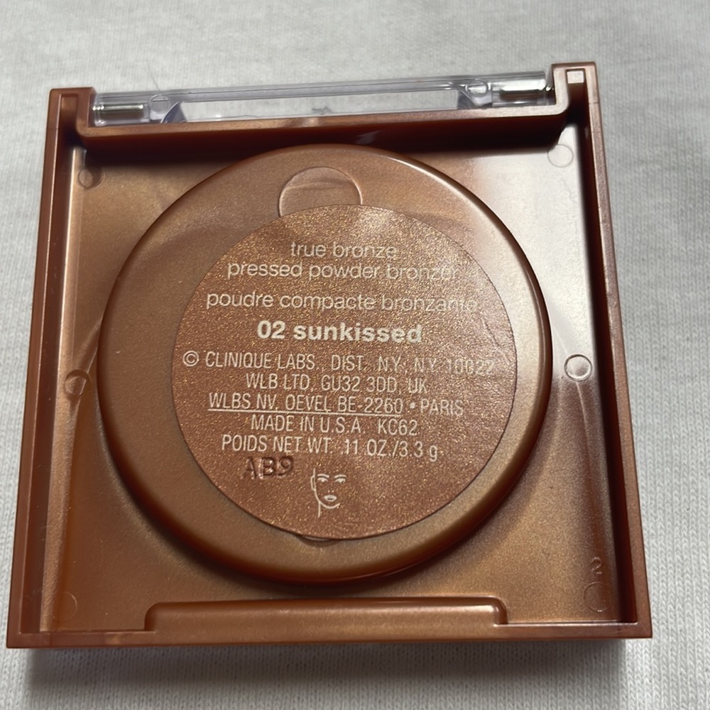 Clinique True Bronze Pressed Powder Bronzer - Picture 2 of 2